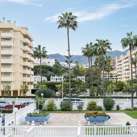 Garden And Pool In Next To The Апартаменты